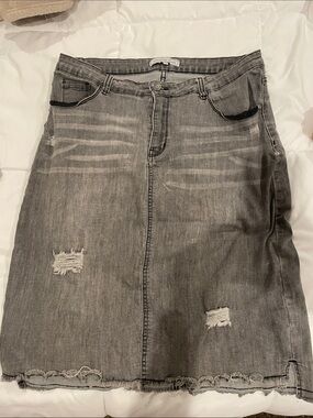 Gray Distressed Denim Skirt - size 12 Main Street Exchange